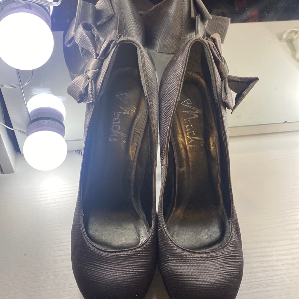 Dark grey high shoes